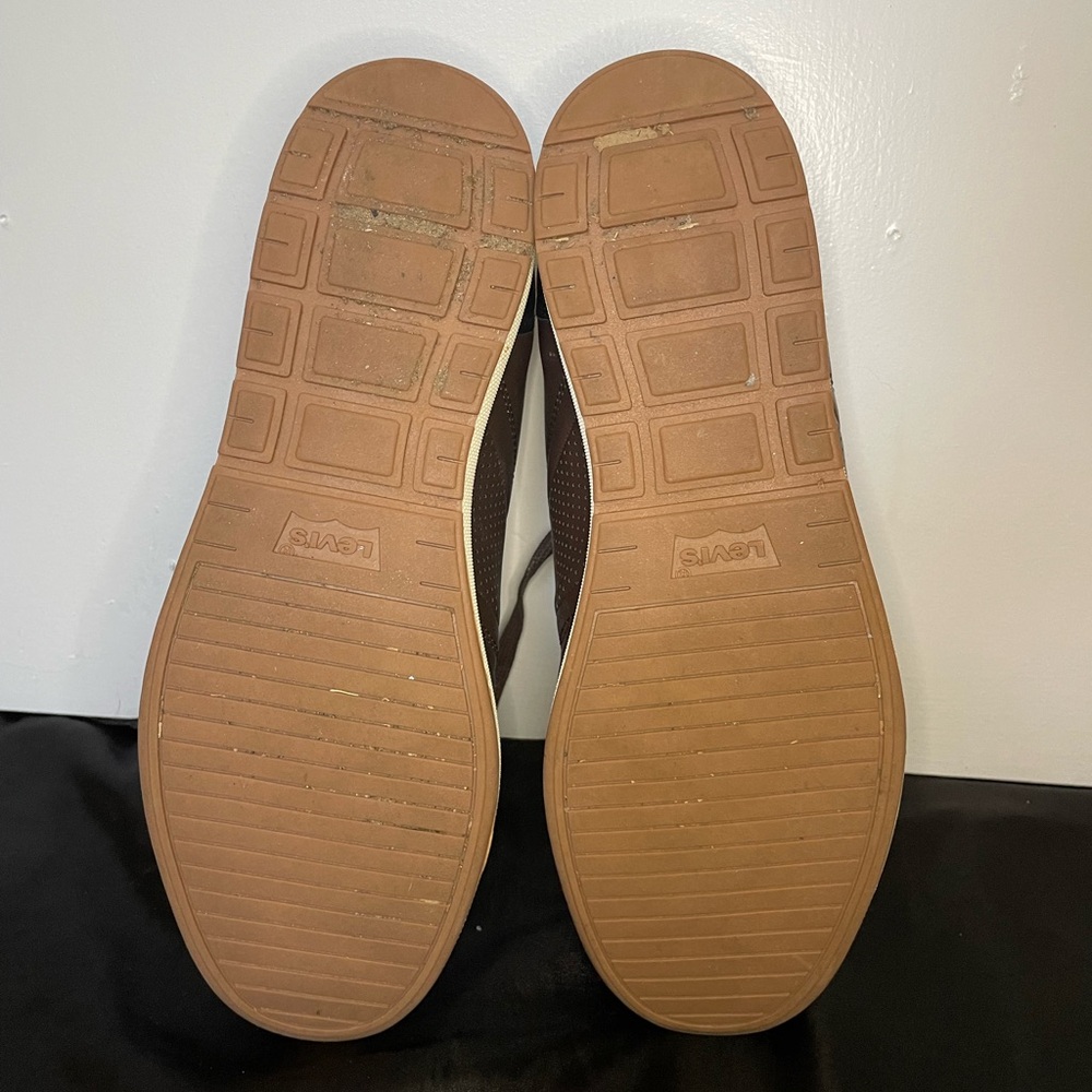 Men’s Levi’s Brown Faux Leather Sneakers - Picture 11 of 11